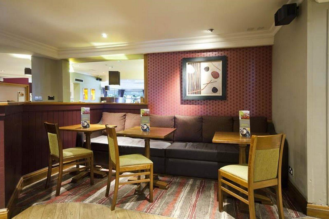 Premier Inn Glasgow Airport Paisley Exteriör bild